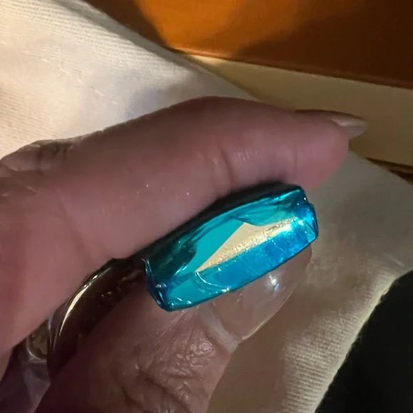 Louis Vuitton Gold Lock and Key Bag Charm (Includes dust bag and box) - Picture 13 of 13